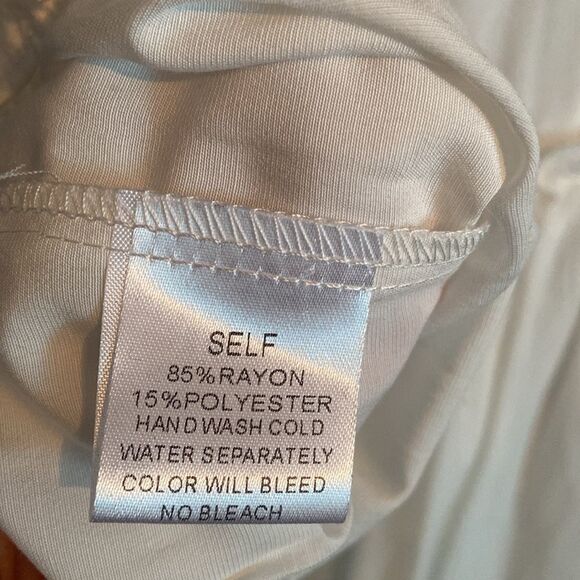 Ladies Pinch Tiered white high neck ruffled sleeveless top keyhole back Medium - Picture 7 of 8